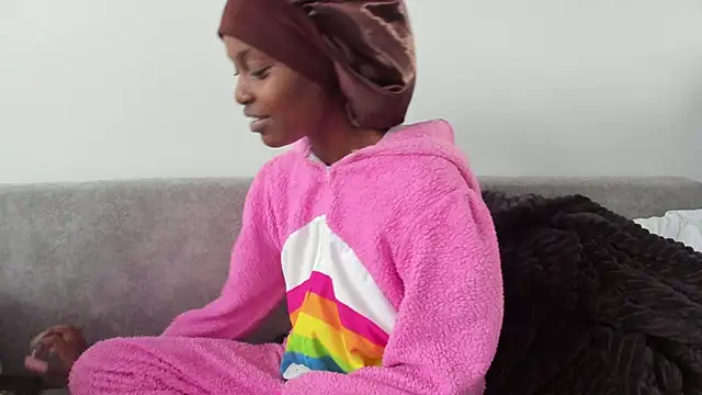 Snapshot of _Hello_Titty_ chatting on December 18, 4:40 am Hello Titty online show from December 18, 4:40 am