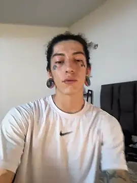 Snapshot of tommylongxx chatting on November 13, 5:34 pm tommylongxx online show from November 13, 5:34 pm