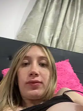 Snapshot of horny__molly_ chatting on April 9, 6:19 am horny molly online show from April 9, 6:19 am