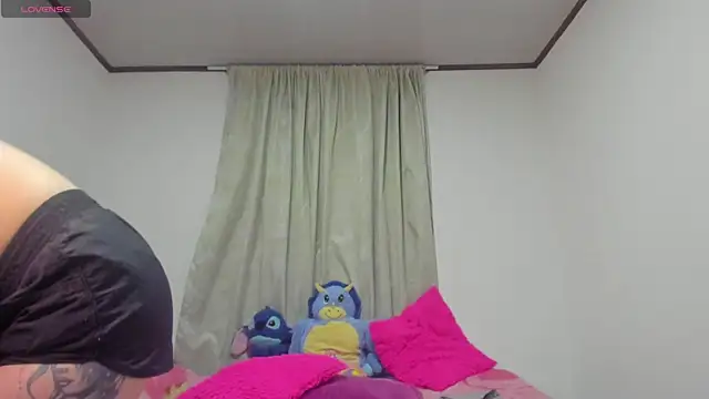 Snapshot of horny__molly_ chatting on July 22, 2:25 am horny molly online show from July 22, 2:25 am