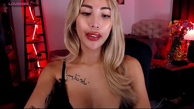 Snapshot of BunnieAngel chatting on December 20, 1:14 am BunnieAngel online show from December 20, 1:14 am