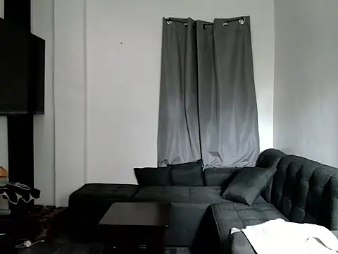 Snapshot of MistressKrizzel chatting on June 24, 7:07 am MistressKrizzel online show from June 24, 7:07 am