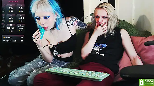 Snapshot of Alien_Bella chatting on December 8, 2:39 am Alien Bella online show from December 8, 2:39 am