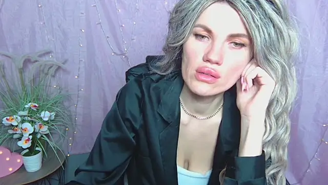 MilaLoona online show from April 16, 6:47 am