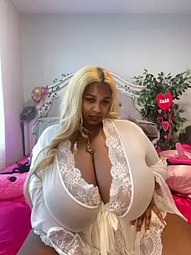 Snapshot of BigFineSelena chatting on February 2, 7:46 pm BigFineSelena online show from February 2, 7:46 pm