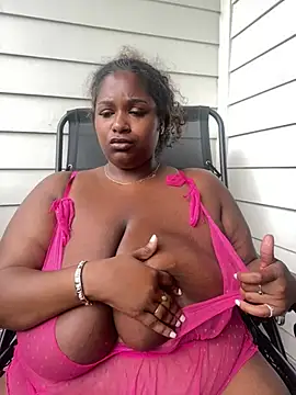 Snapshot of BigFineSelena chatting on June 20, 8:11 pm BigFineSelena online show from June 20, 8:11 pm