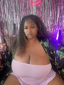Snapshot of BigFineSelena chatting on June 27, 2:55 pm BigFineSelena online show from June 27, 2:55 pm