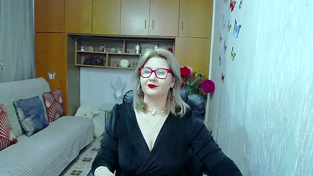 LucilleFenlys online show from October 20, 9:15 pm