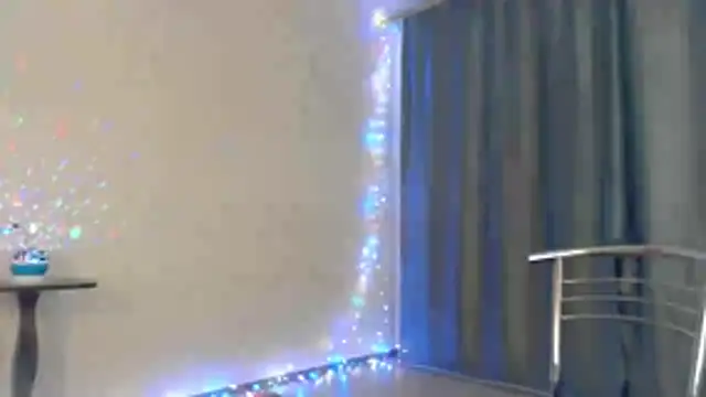 Snapshot of elenaza chatting on April 22, 8:32 pm elenaza online show from April 22, 8:32 pm
