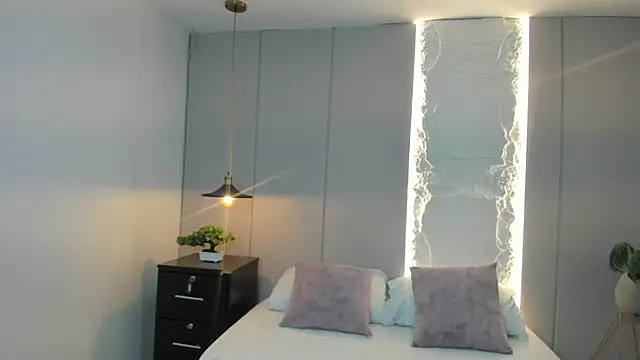 isabella florez online show from April 10, 2:28 am