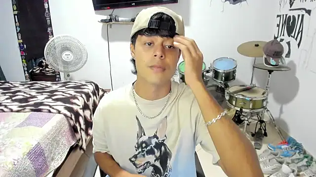 Snapshot of Zack_falcon chatting on November 5, 3:17 am Zack falcon online show from November 5, 3:17 am