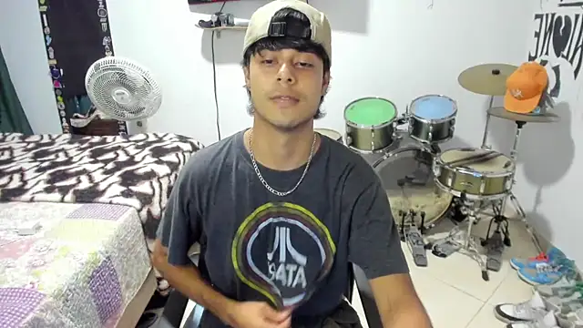 Snapshot of Zack_falcon chatting on November 11, 4:34 am Zack falcon online show from November 11, 4:34 am