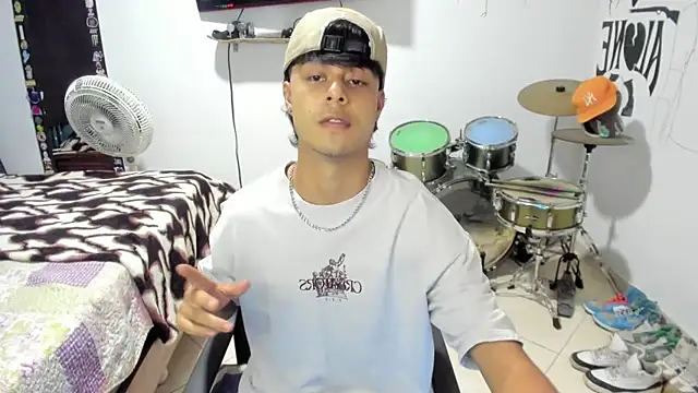 Snapshot of Zack_falcon chatting on November 15, 2:53 am Zack falcon online show from November 15, 2:53 am