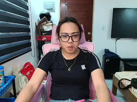 Snapshot of Your_PrettyGirlxxx chatting on March 18, 7:44 am Your PrettyGirlxxx online show from March 18, 7:44 am