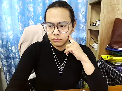 Snapshot of Your_PrettyGirlxxx chatting on May 8, 12:27 am Your PrettyGirlxxx online show from May 8, 12:27 am