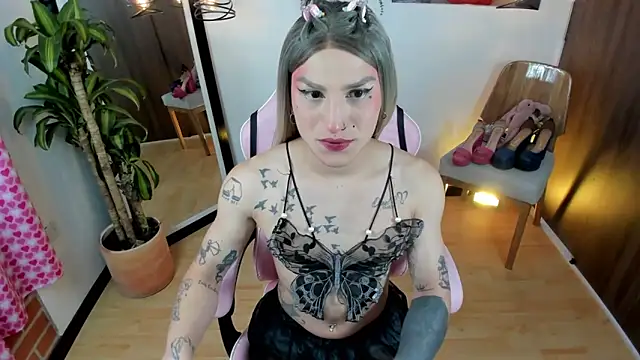 queenramoona-hot online show from February 11, 1:32 am