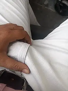 Snapshot of witchhunter1 chatting on November 4, 1:27 am witchhunter1 online show from November 4, 1:27 am