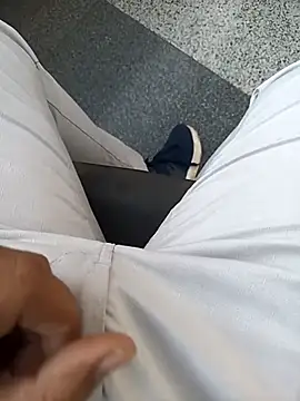 Snapshot of witchhunter1 chatting on November 5, 1:38 am witchhunter1 online show from November 5, 1:38 am