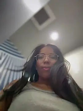 Snapshot of SheenaBrooke chatting on April 1, 3:51 am SheenaBrooke online show from April 1, 3:51 am