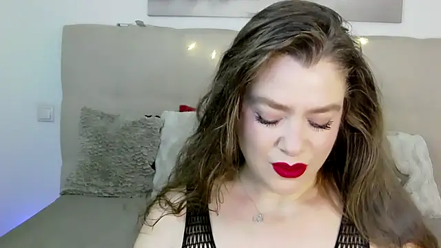 PetersEmily online show from December 11, 4:20 pm