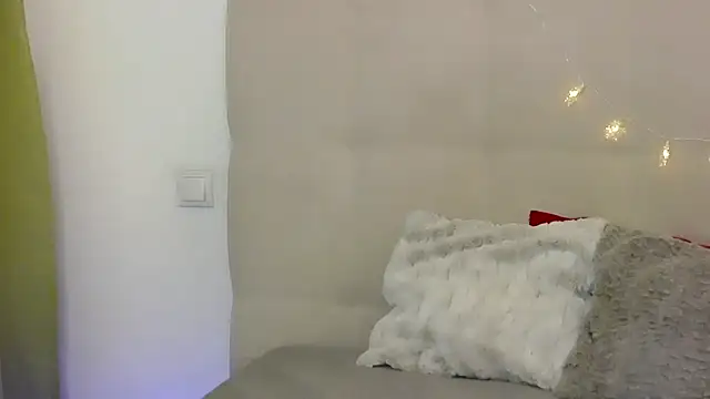 PetersEmily online show from January 6, 10:47 pm