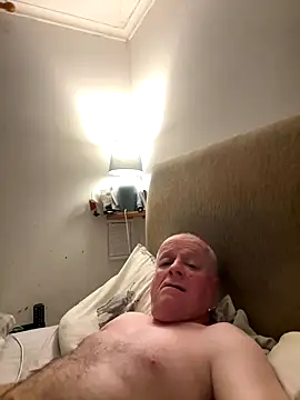 locallad88 online show from November 11, 8:20 pm