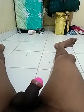 Snapshot of Sexboymanisha94 chatting on April 13, 5:46 am Sexboymanisha94 online show from April 13, 5:46 am