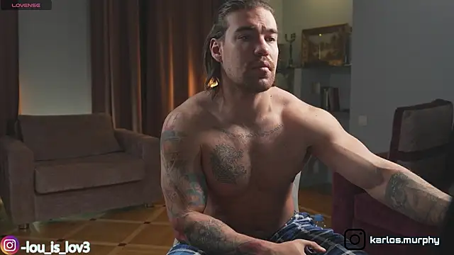 Snapshot of Louis_Karlos chatting on November 1, 4:03 am Louis Karlos online show from November 1, 4:03 am