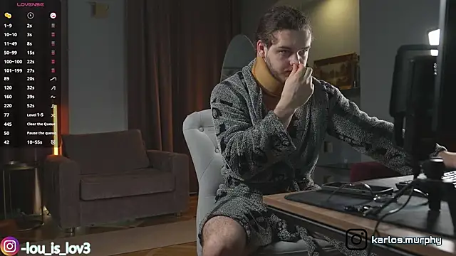 Snapshot of Louis_Karlos chatting on November 12, 4:02 am Louis Karlos online show from November 12, 4:02 am