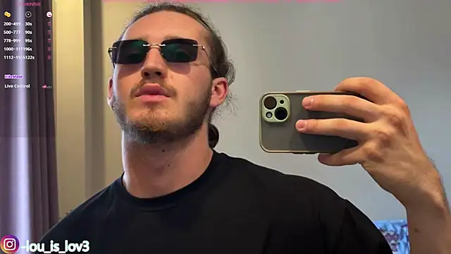 Snapshot of Louis_Karlos chatting on December 15, 4:06 am Louis Karlos online show from December 15, 4:06 am