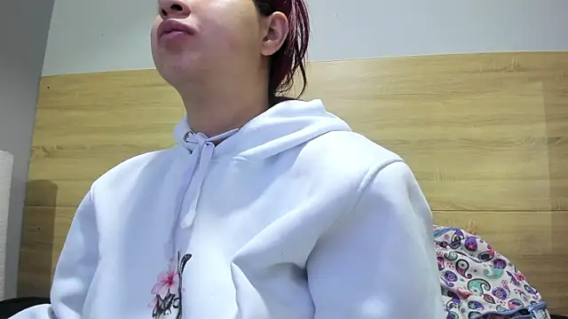 madelaine blosson online show from March 24, 10:31 am