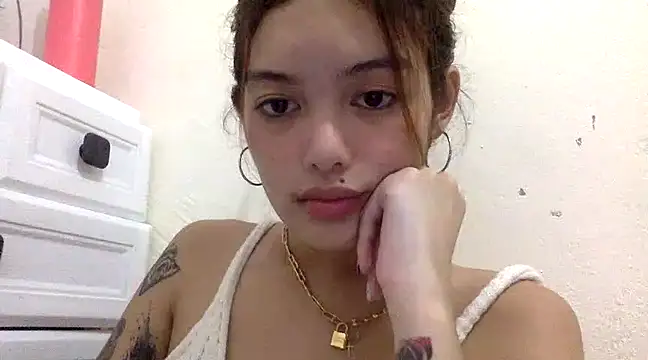 Snapshot of AlexandraMooree chatting on February 23, 1:53 pm AlexandraMooree online show from February 23, 1:53 pm