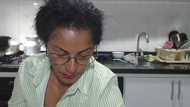 kateleyagrey online show from November 12, 7:35 pm