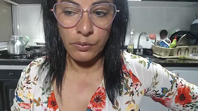 Snapshot of kateleyagrey chatting on April 21, 1:42 am kateleyagrey online show from April 21, 1:42 am
