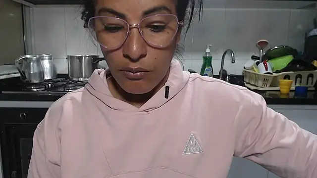 Snapshot of kateleyagrey chatting on April 23, 8:00 pm kateleyagrey online show from April 23, 8:00 pm