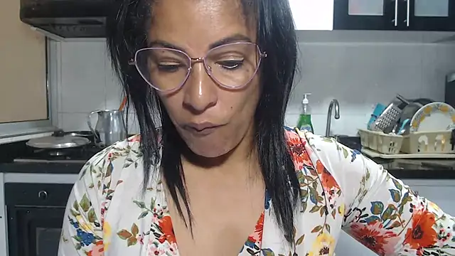 Snapshot of kateleyagrey chatting on April 25, 3:53 pm kateleyagrey online show from April 25, 3:53 pm