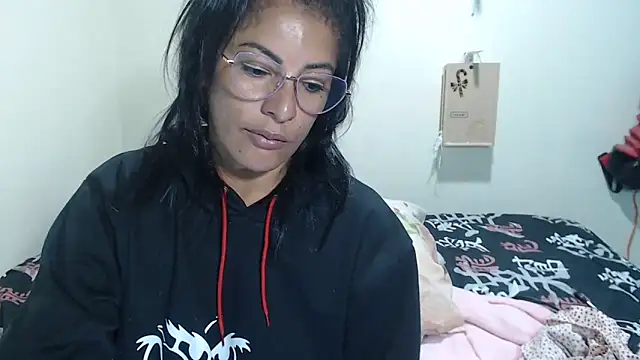 Snapshot of kateleyagrey chatting on May 3, 10:32 am kateleyagrey online show from May 3, 10:32 am