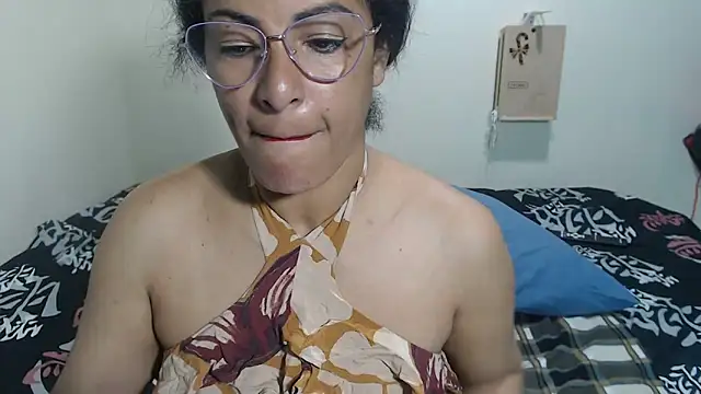 Snapshot of kateleyagrey chatting on May 17, 10:44 am kateleyagrey online show from May 17, 10:44 am