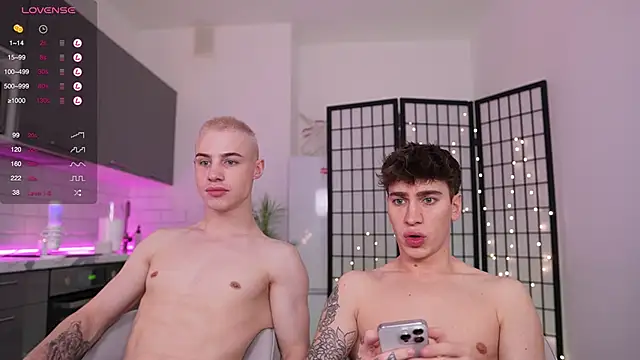 Snapshot of Evan__White_ chatting on December 1, 5:35 pm Evan White online show from December 1, 5:35 pm