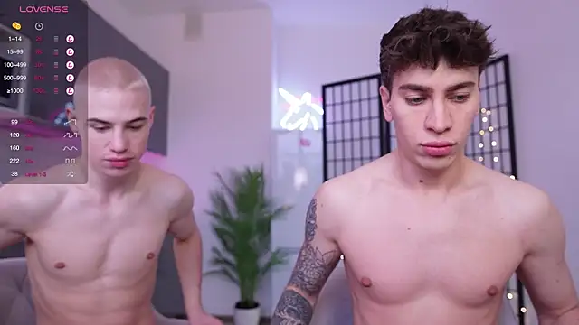 Snapshot of Evan__White_ chatting on December 2, 8:09 am Evan White online show from December 2, 8:09 am