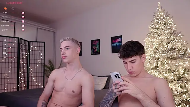 Snapshot of Evan__White_ chatting on December 27, 4:10 pm Evan White online show from December 27, 4:10 pm