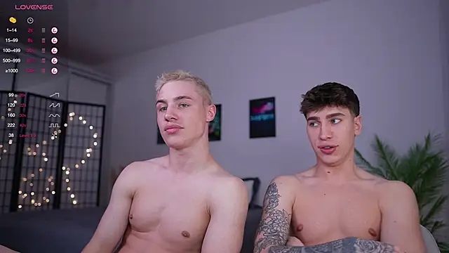 Snapshot of Evan__White_ chatting on January 16, 12:42 pm Evan White online show from January 16, 12:42 pm