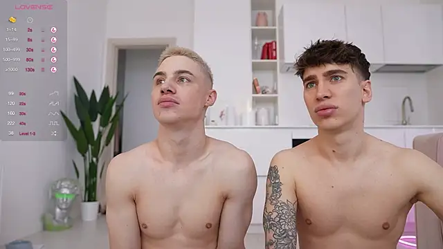 Snapshot of Evan__White_ chatting on February 12, 7:34 am Evan White online show from February 12, 7:34 am