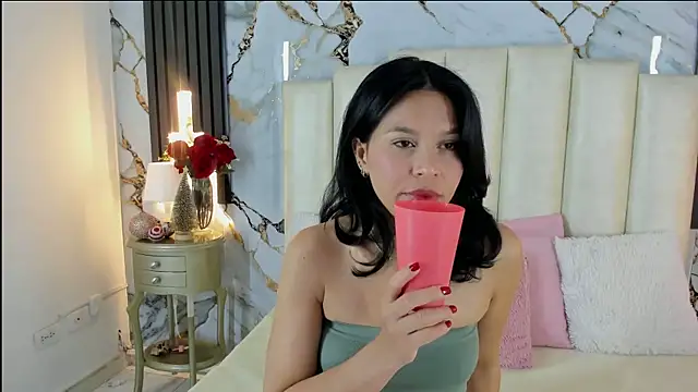 Snapshot of lulumars chatting on December 18, 5:13 am lulumars online show from December 18, 5:13 am