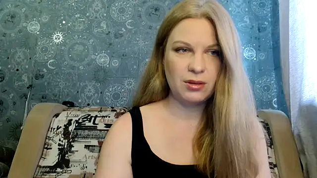 Snapshot of BlondeFox chatting on May 2, 2:16 am BlondeFox online show from May 2, 2:16 am