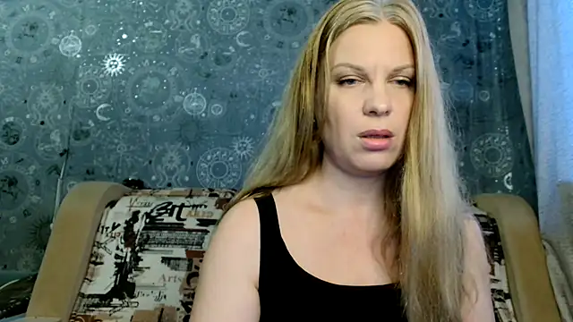 Snapshot of BlondeFox chatting on May 15, 3:24 am BlondeFox online show from May 15, 3:24 am
