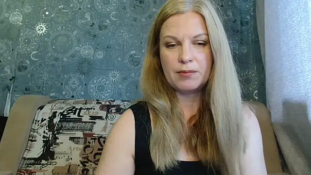 Snapshot of BlondeFox chatting on June 11, 2:53 am BlondeFox online show from June 11, 2:53 am