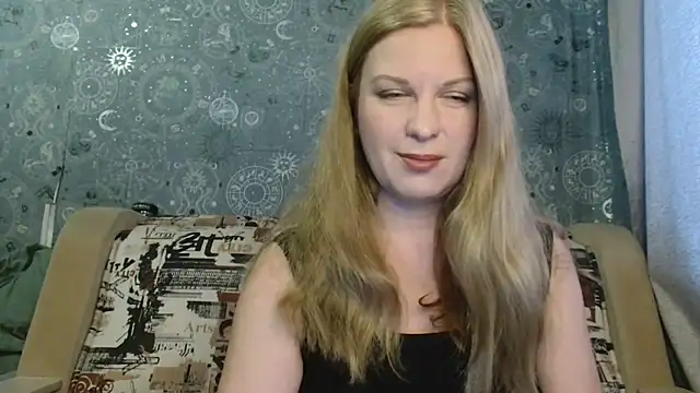 Snapshot of BlondeFox chatting on July 13, 2:47 am BlondeFox online show from July 13, 2:47 am