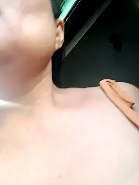 Snapshot of Sofiafuckbabes chatting on January 18, 12:35 am Sofiafuckbabes online show from January 18, 12:35 am