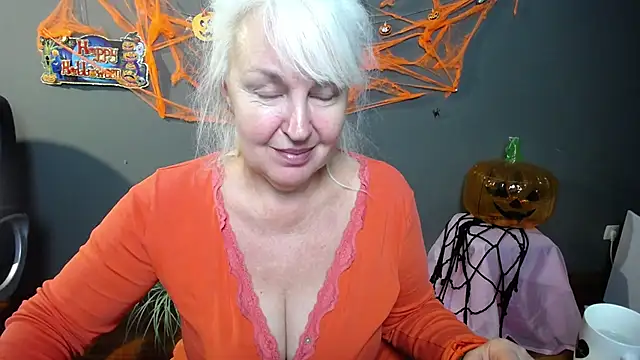 Snapshot of BlondyLeeBest chatting on October 25, 6:24 pm BlondyLeeBest online show from October 25, 6:24 pm